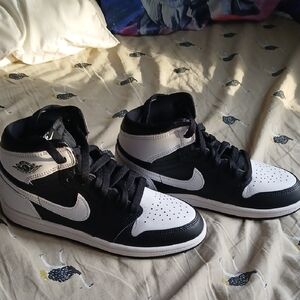 Nike Men's Black and White High-Top Sneakers